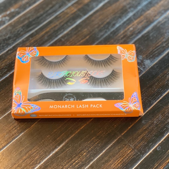 Flirtacious Looks Cosmetics Monarch Lash Pack - Picture 2 of 3